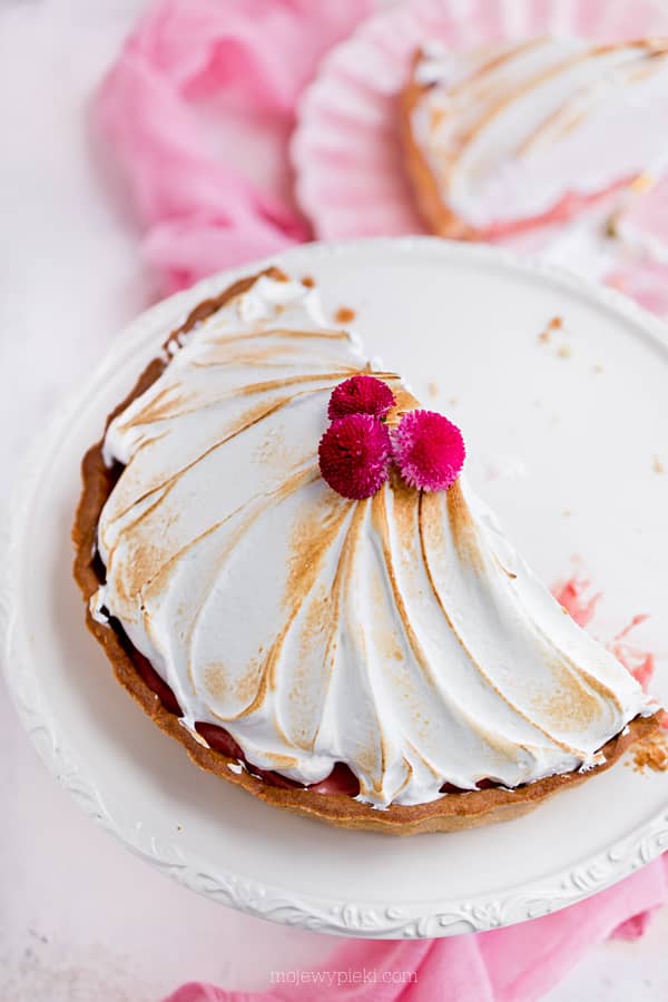 Rhubarb curd tart with Italian meringue