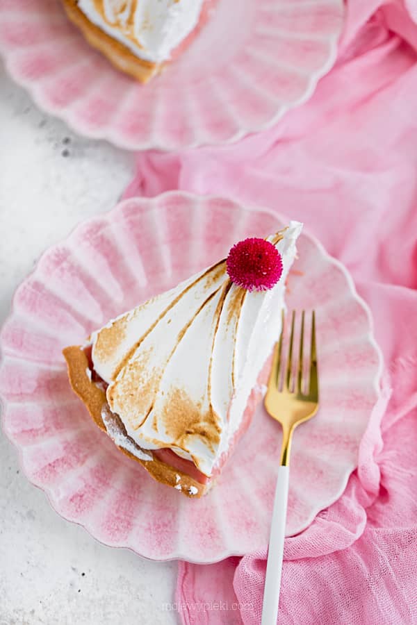 Rhubarb curd tart with Italian meringue