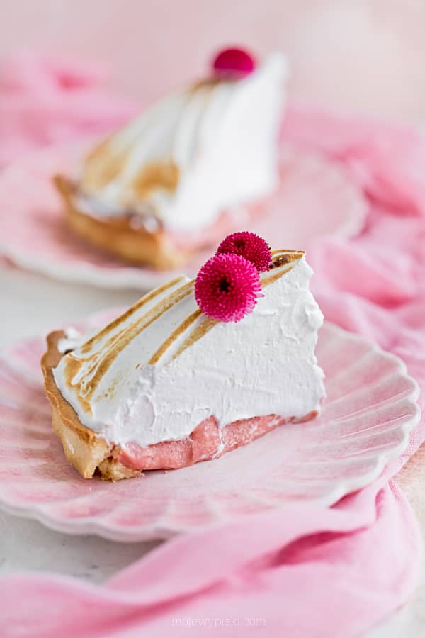 Rhubarb curd tart with Italian meringue