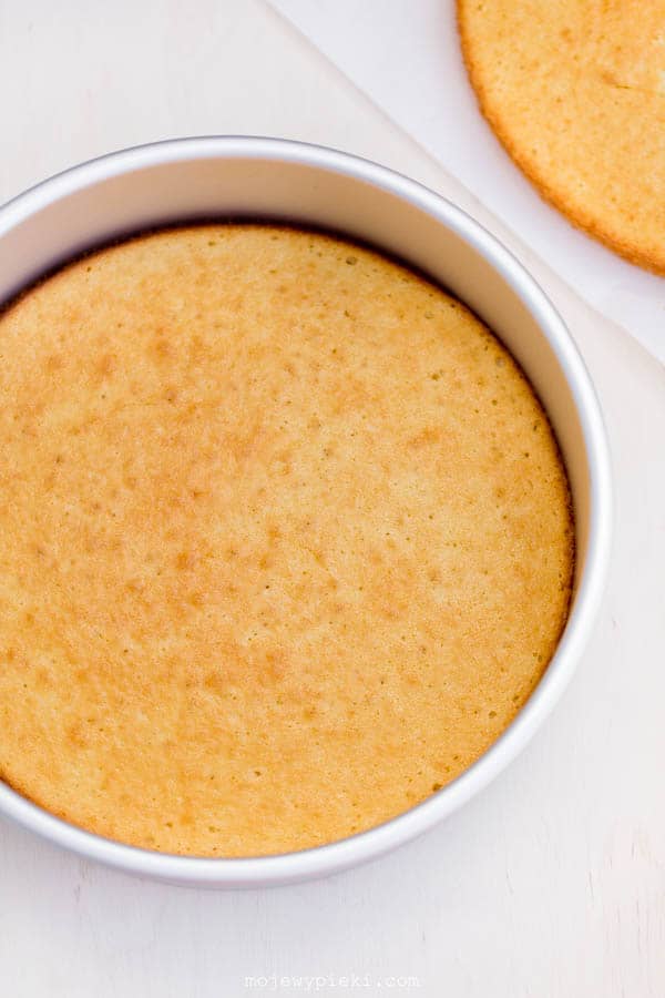 The best vanilla cake layers