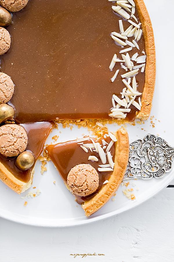 Dulce de leche Easter egg mazurek