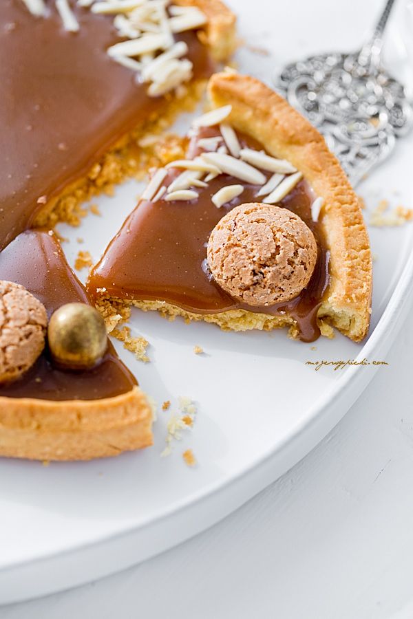 Dulce de leche Easter egg mazurek