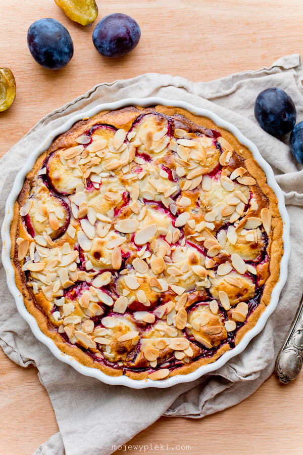 Plum and mascarpone tart