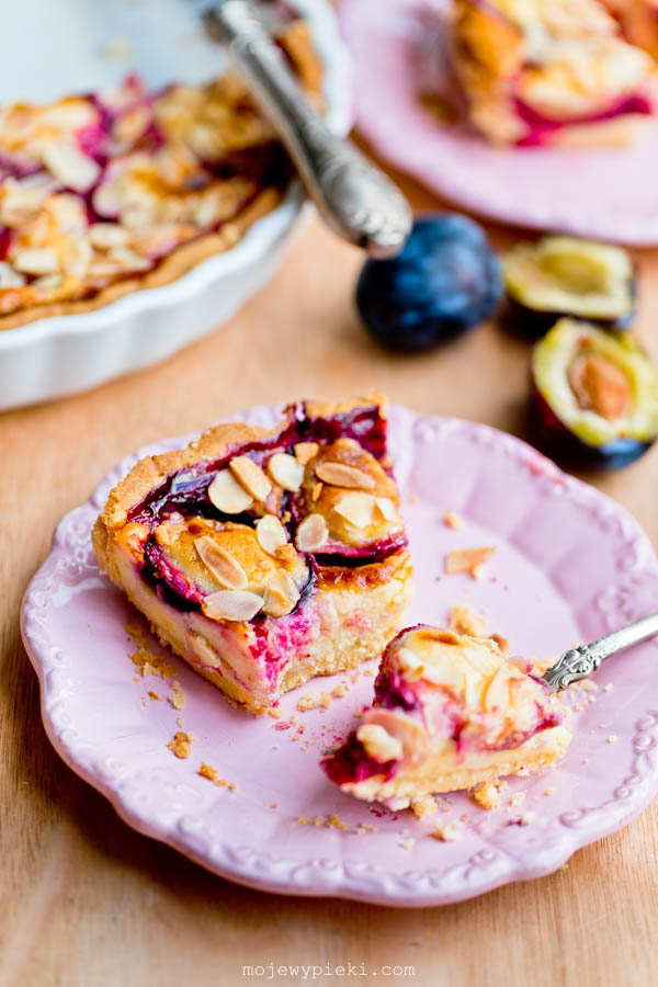 Plum and mascarpone tart