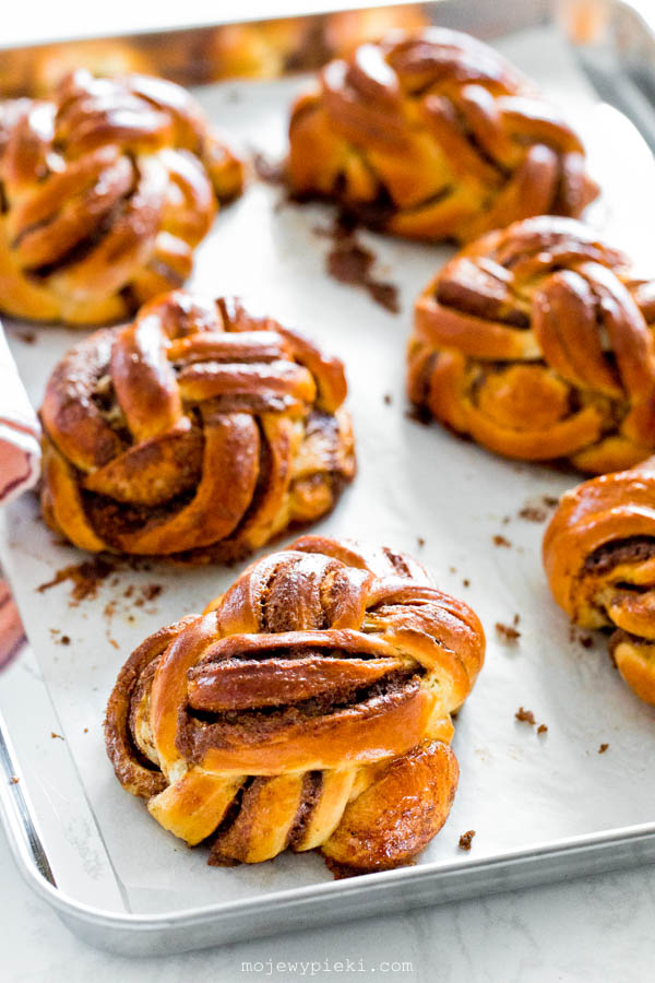 Cinnamon and cardamom yeast knots