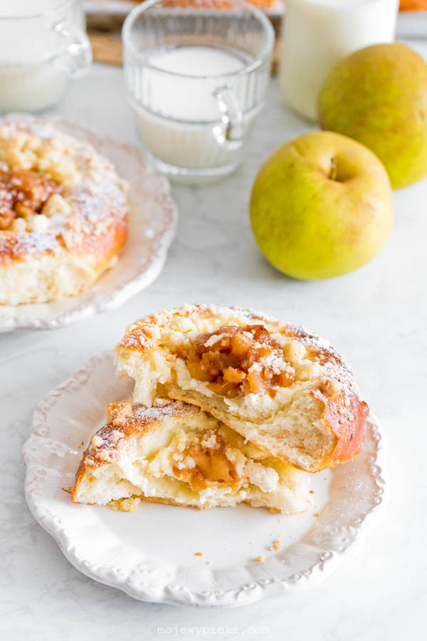 Apple curd cheese buns