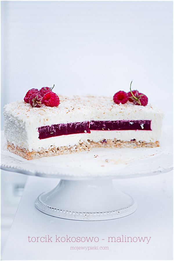 Coconut and raspberry mousse cake