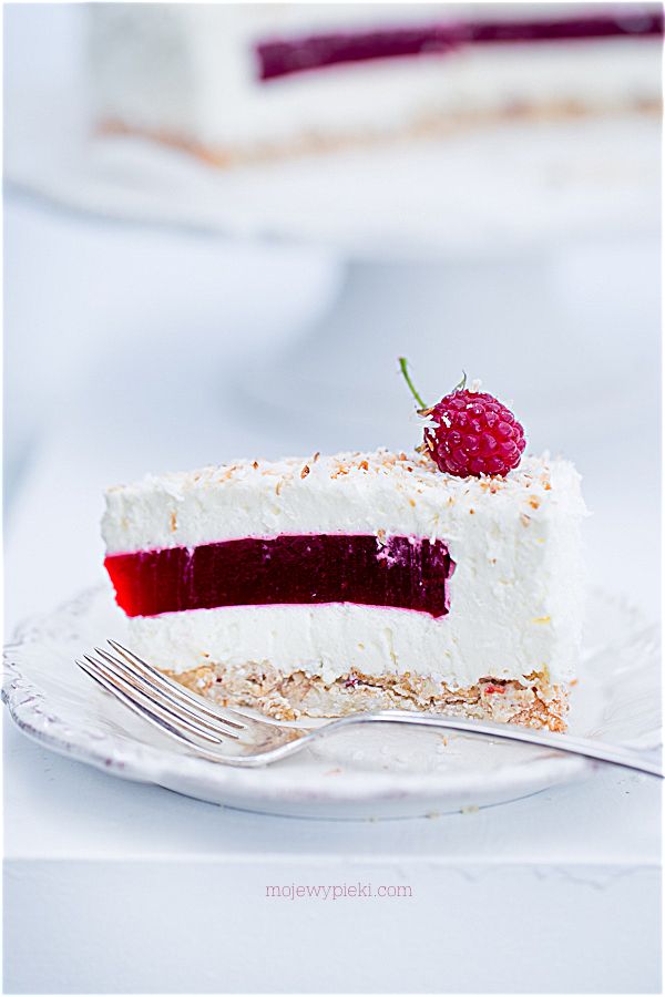Coconut and raspberry mousse cake