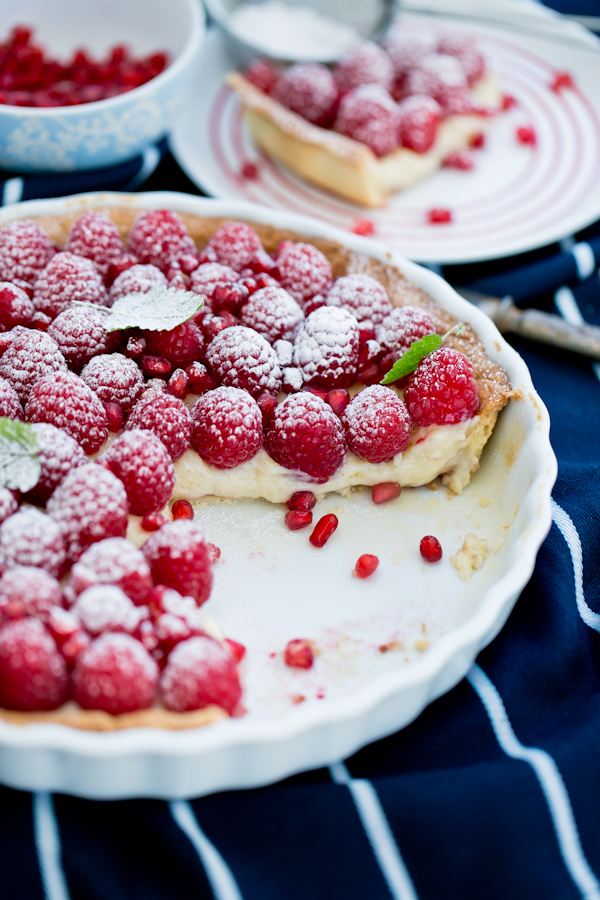 Tarta z budyniem i malinami