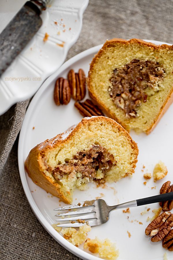 Babka z orzechami i syropem klonowym