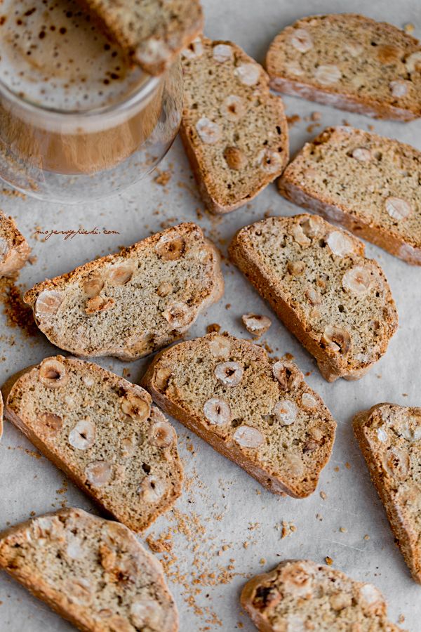 Biscotti z orzechami laskowymi i kawą