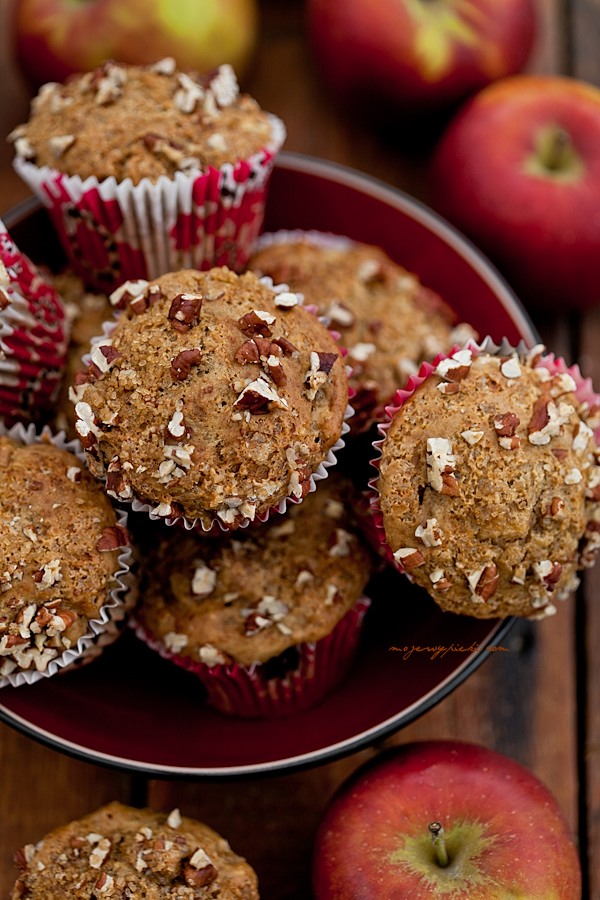 Muffinki korzenne z jabłkami i orzechową posypką