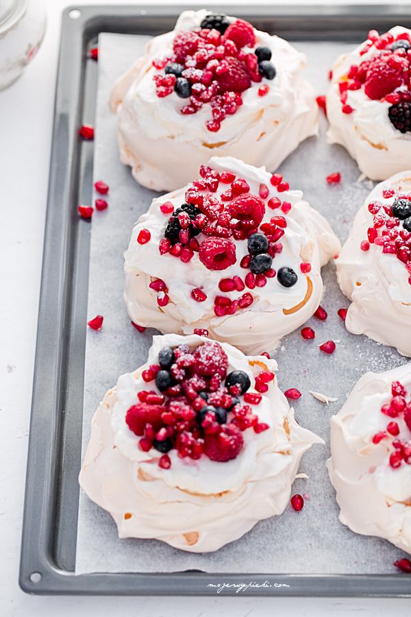 Mini-pavlova z owocami