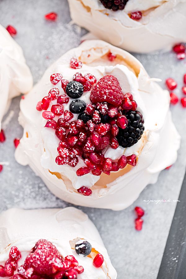 Mini-pavlova z owocami