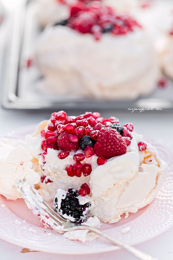 Mini-pavlova z owocami