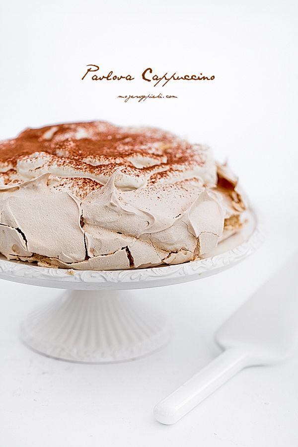 Pavlova cappuccino