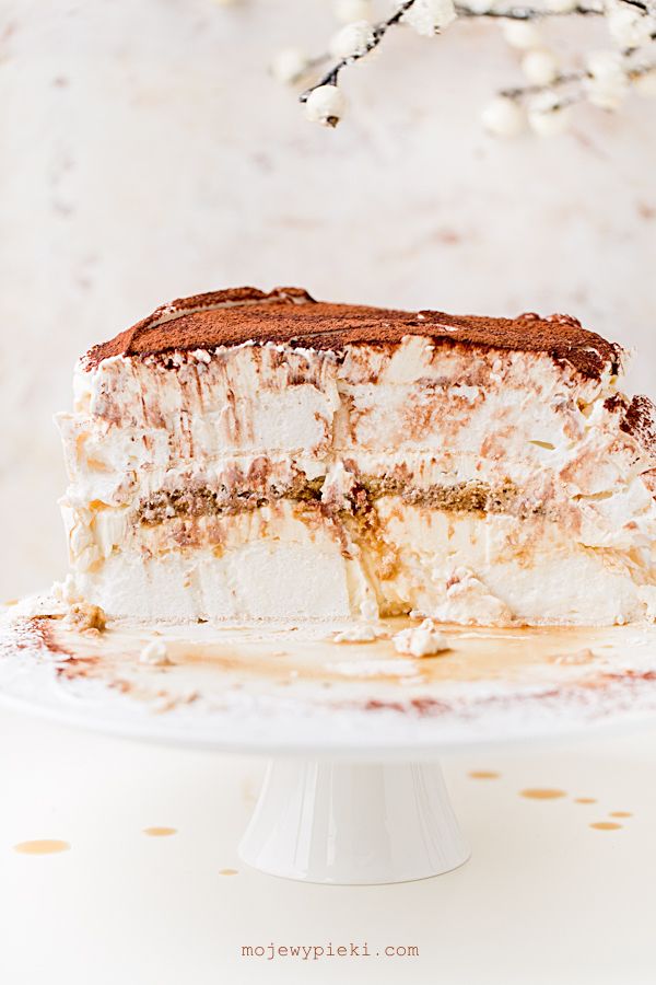 Pavlova tiramisu