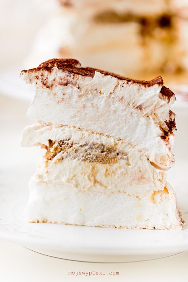 Pavlova tiramisu