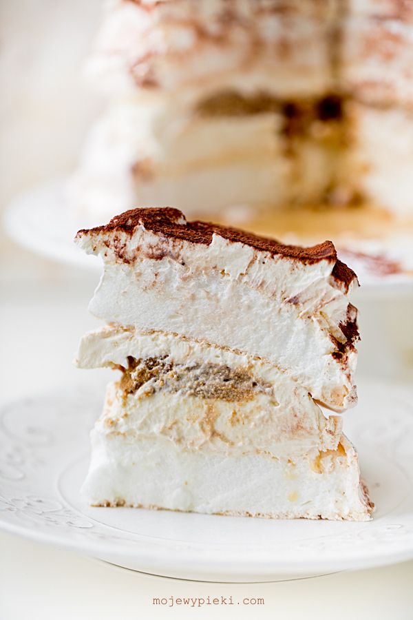 Pavlova tiramisu