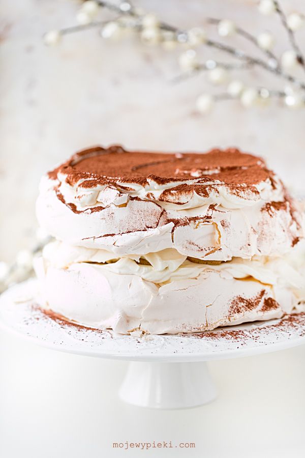 Pavlova tiramisu