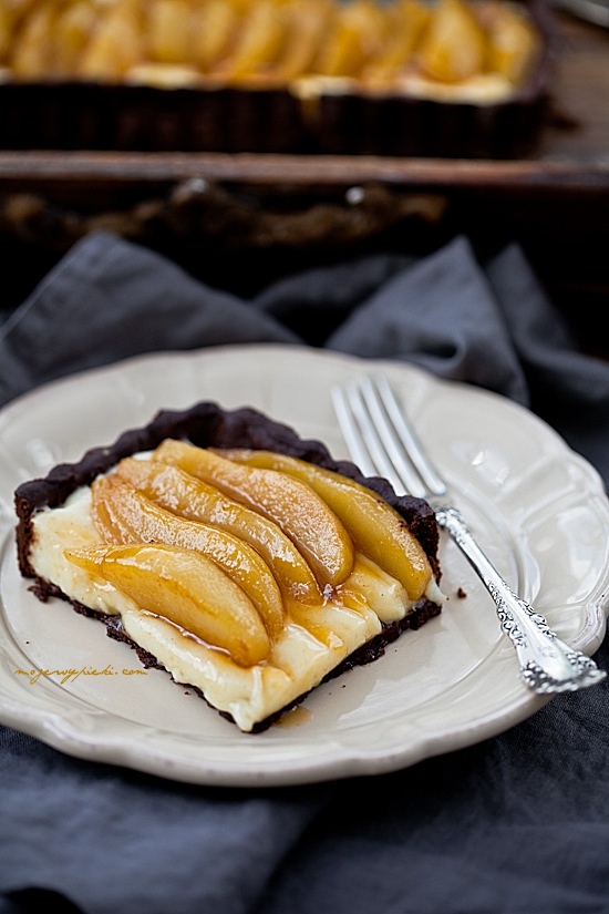 Tarta z budyniem i karmelizowanymi gruszkami