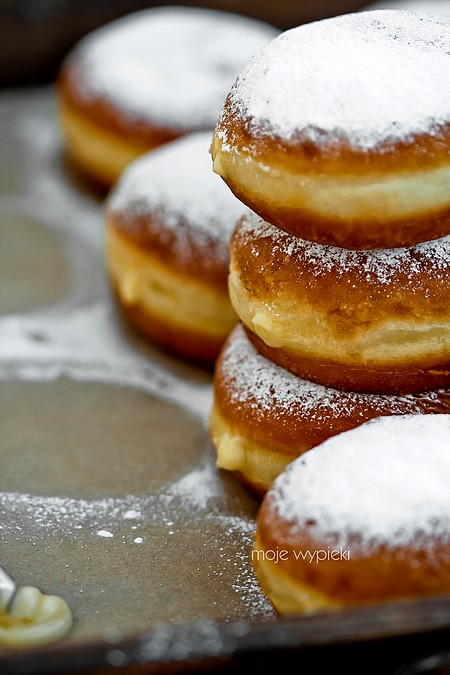 Bomboloni - włoskie pączki z kremem budyniowym