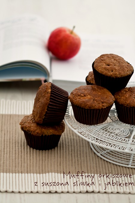 Muffiny orkiszowe z suszoną śliwką i jabłkiem