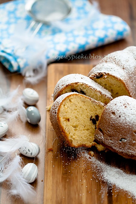 Rosinengugelhupf - niemiecka babka z rodzynkami i migdałami