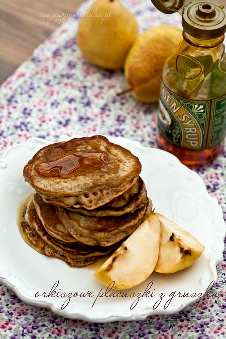 Orkiszowe pancakes z gruszką