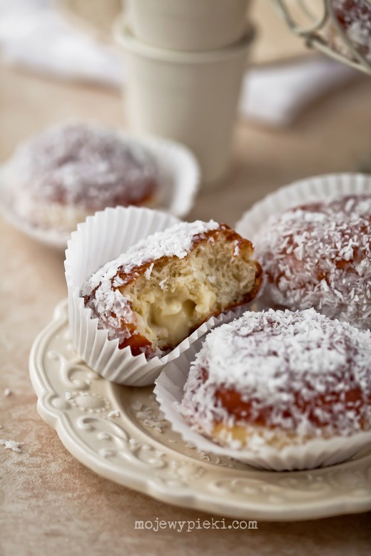 Pączki kokosowe z budyniem