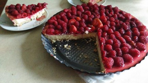 Tarta z serem i owocami