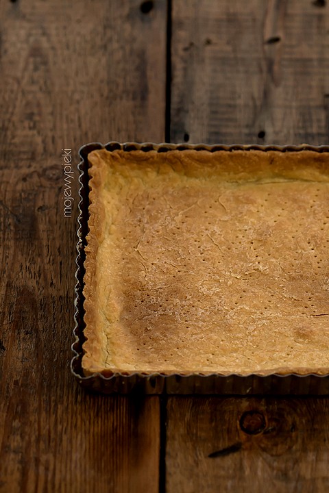 Tarta Niebo - z jagodami, kremem z białej czekolady i bezami