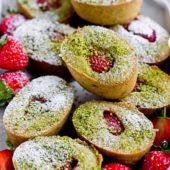 Friands pistacjowo - truskawkowe