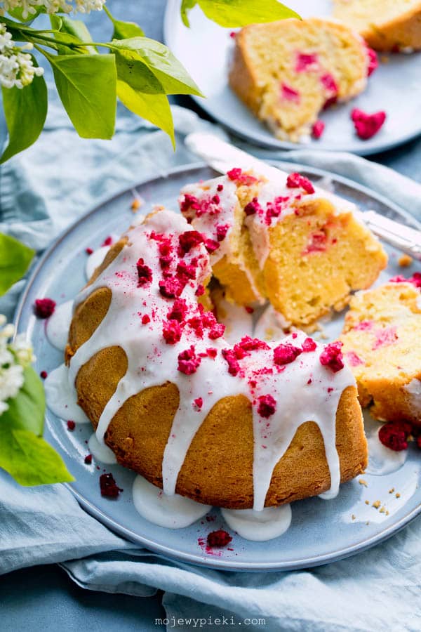 Babka cytrynowa z rabarbarem na oliwie z oliwek