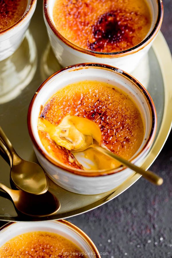 Creme brulee z mango