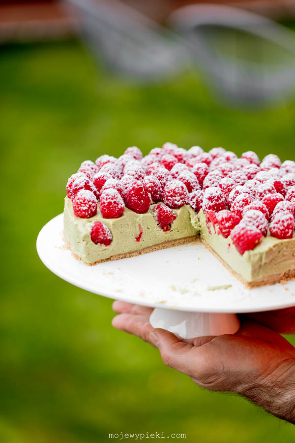 Sernik pistacjowy bez pieczenia
