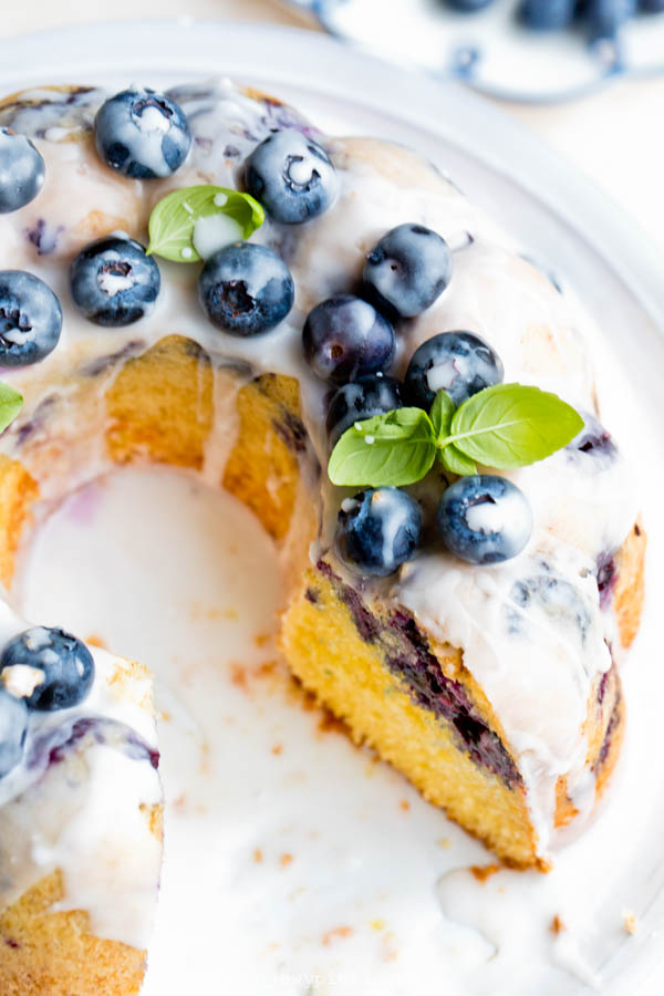 Babka cytrynowa z borówką amerykańską