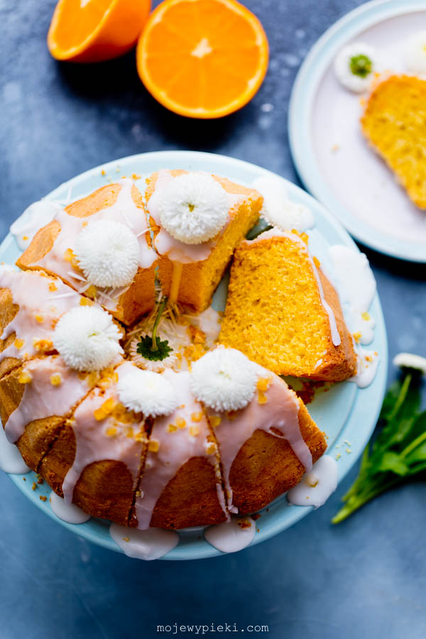 Babka z całą pomarańczą