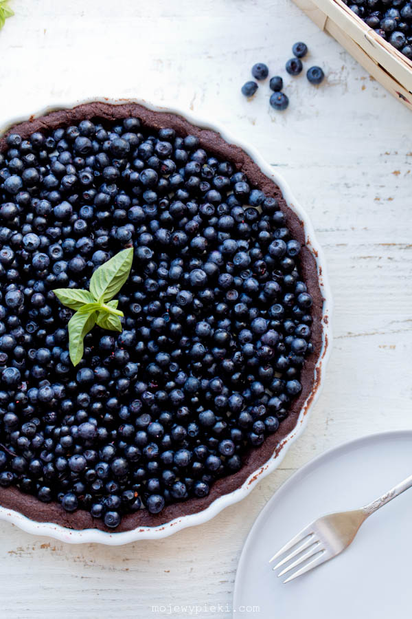 Tarta z kremem budyniowym i jagodami