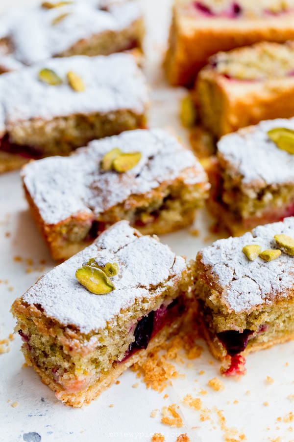 Ciasto śliwkowo-pistacjowe